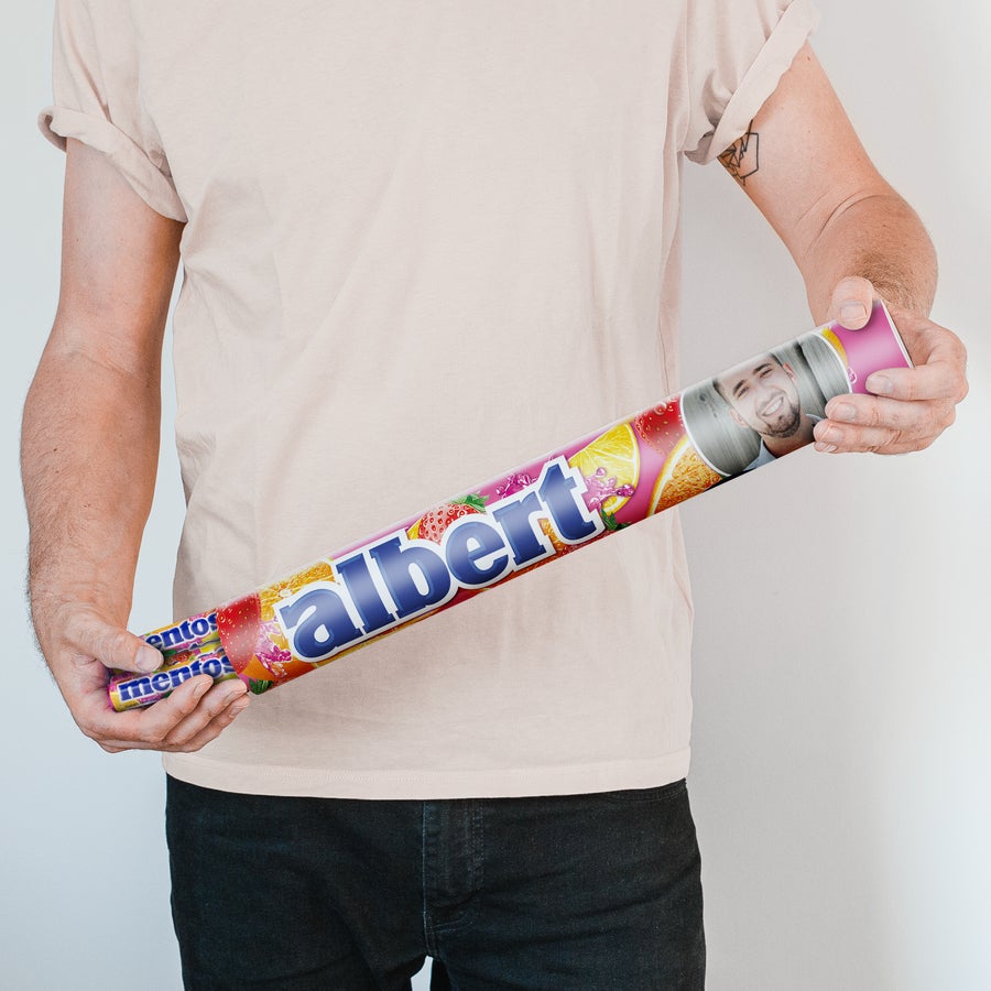 Person holding a personalized XXL Mentos roll printed with the name "Albert" and a photo