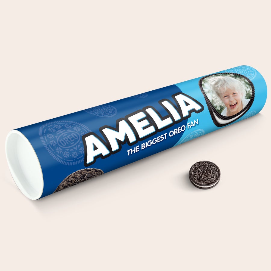 Personalised XXL Oreo Gift Tube Mega Oreo gift tube personalized with the name Amelia and a photo, next to an Oreo cookie